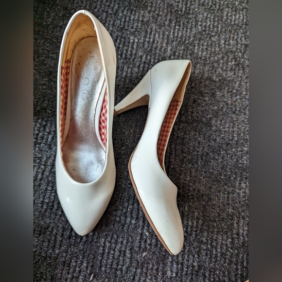 White high heel shoes - Picture 1 of 2